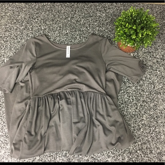 Dresses & Skirts - Gray cinched midi dress